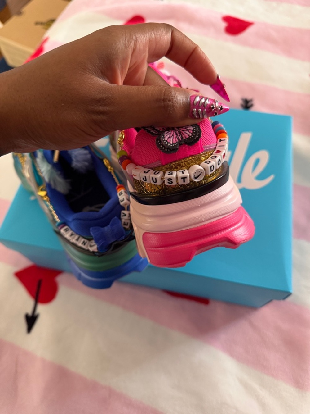 Nike v2k run DB21 Doernbecher- Pink & Blue women’s 8 - Picture 5 of 16